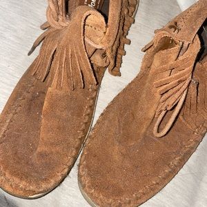 Minnetonka cute moccasins! Size 6 (fits more like 5.5)